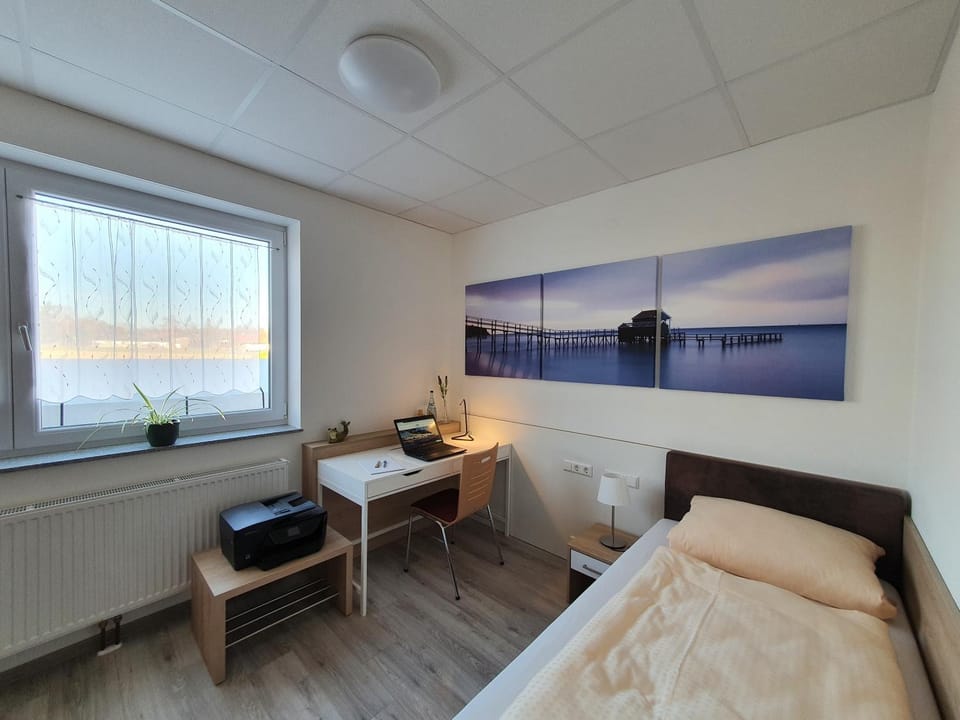 Photo of the whole room, Business facilities
