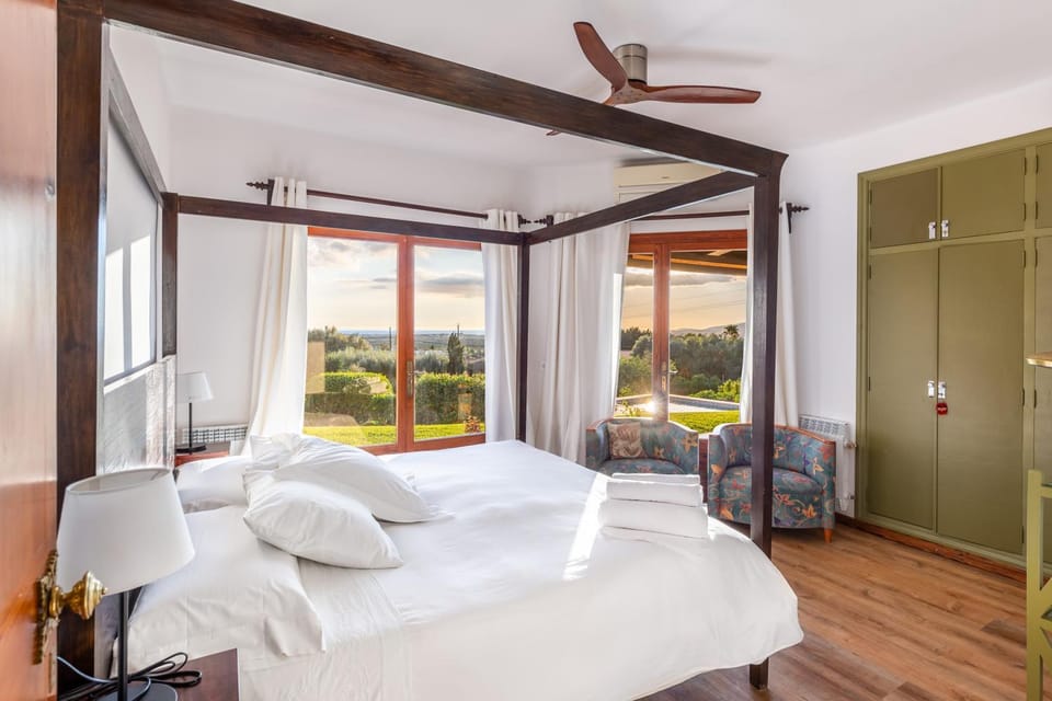 Living room, Bedroom