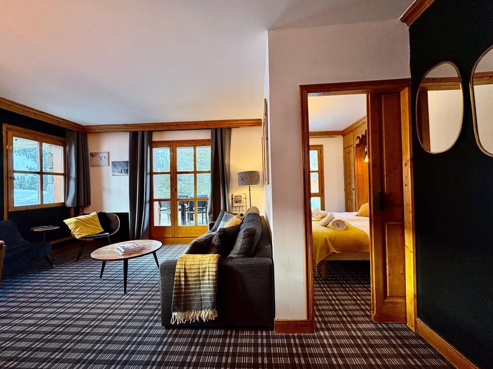Property building, Communal lounge/ TV room, Living room, Seating area
