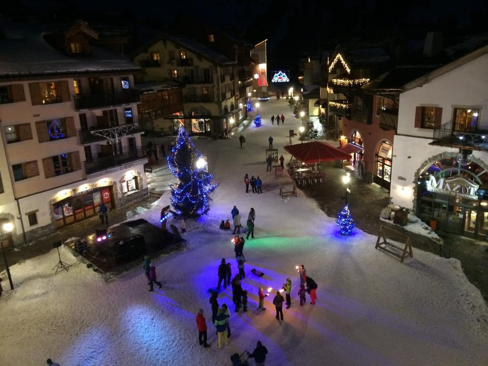 Property building, Winter, Evening entertainment