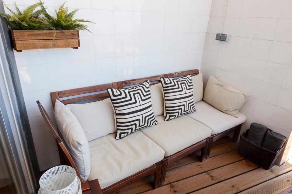 Amazing Rooftop Terrace With River And Historic City View 4 Bedrooms 4 bathrooms AC 19th Century Building Chiado Apartment in Lisbon
