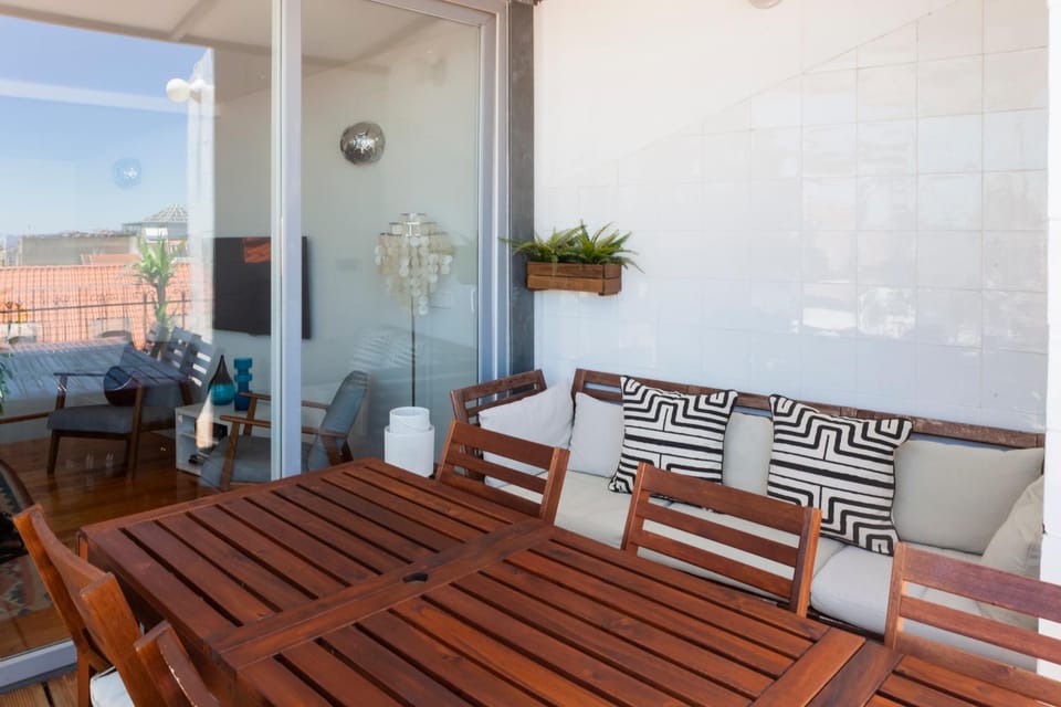 Amazing Rooftop Terrace With River And Historic City View 4 Bedrooms 4 bathrooms AC 19th Century Building Chiado Apartment in Lisbon