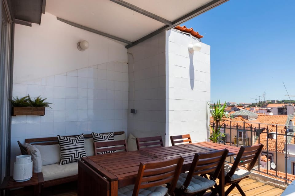 Amazing Rooftop Terrace With River And Historic City View 4 Bedrooms 4 bathrooms AC 19th Century Building Chiado Apartment in Lisbon