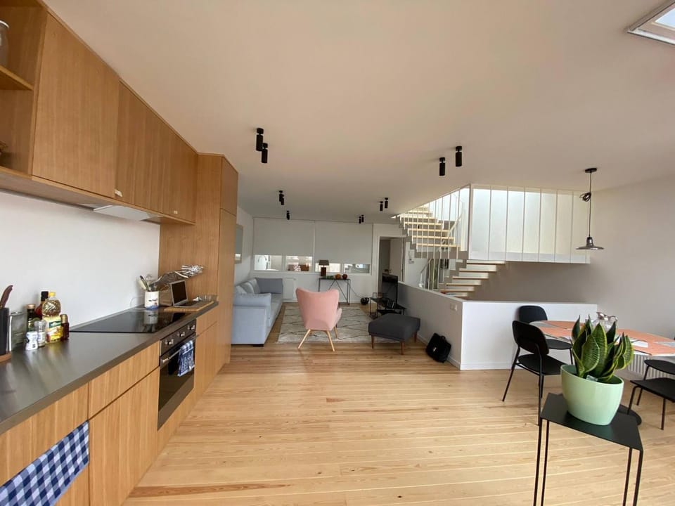 Restaurant/places to eat, Living room, Seating area, oven, stove, kitchen