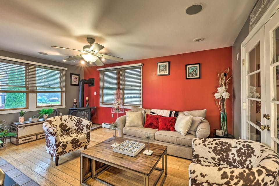 Stylish Suburban Home w/ Pool! 10 Mi to Royal Mtn House in Capital District, NY, USA