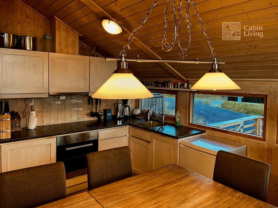Modern sports cabin on Sjusjøen with sauna and waxing room Cabin in Innlandet