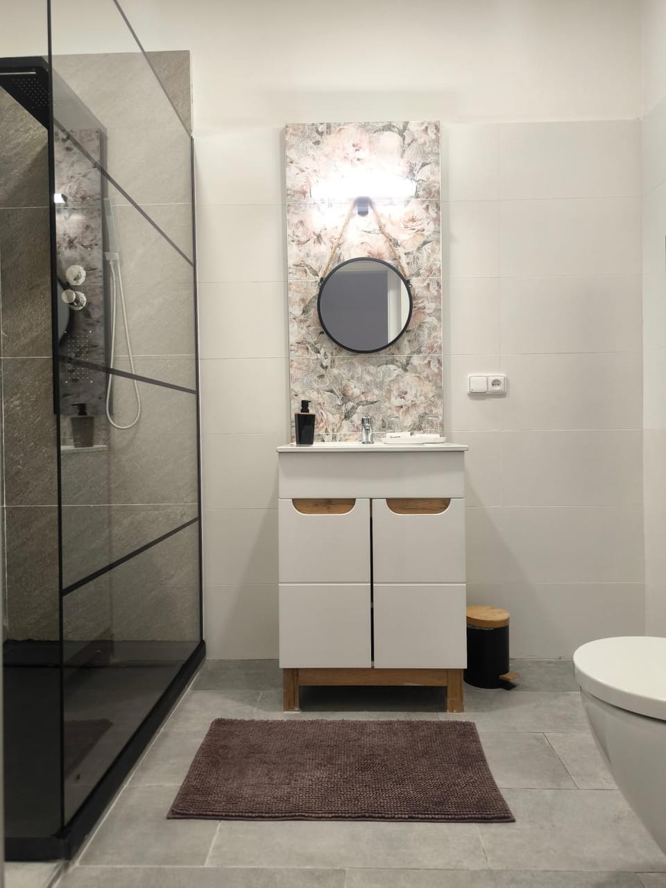 Shower, Toilet, Bathroom