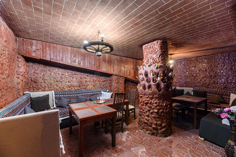 Seating area, Dining area