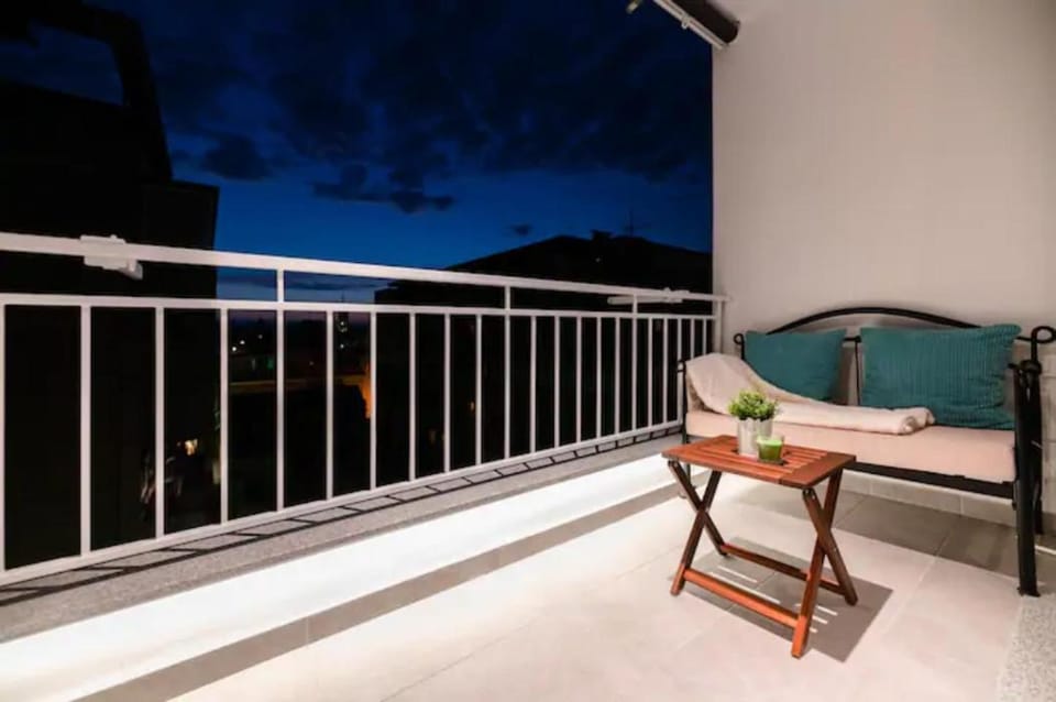 Kailani Luxury Central 3 Bedroom, 3 Bathroom Apartment With a Sunny Balcony Apartment in Zadar