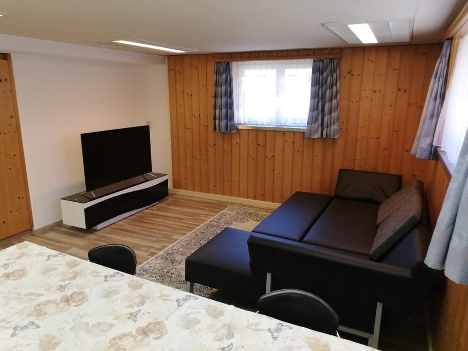 Communal lounge/ TV room, TV and multimedia, Living room, Seating area, Evening entertainment