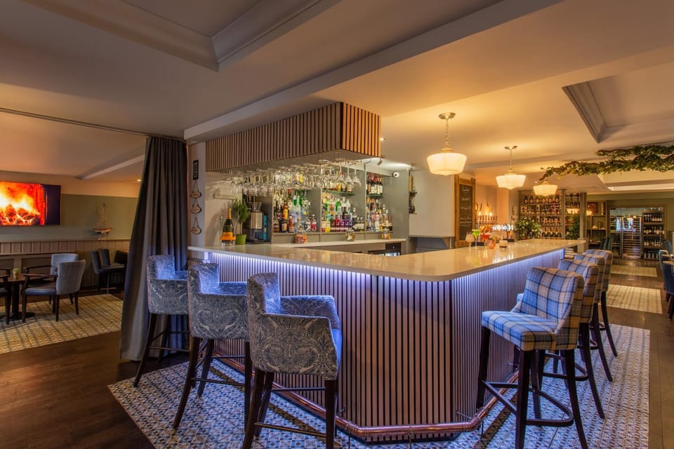 Restaurant/places to eat, Lounge or bar