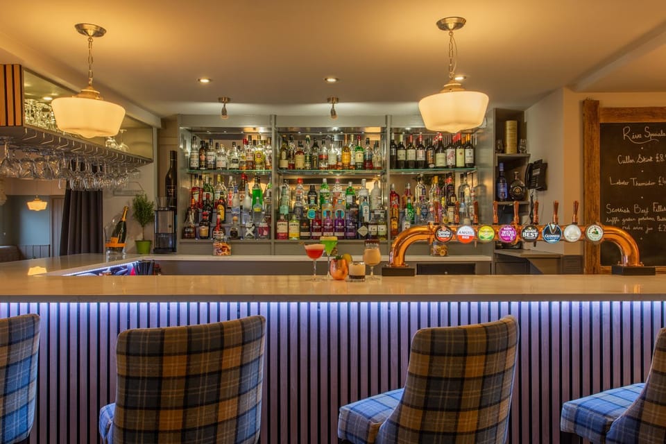 Lounge or bar, Drinks, Alcoholic drinks