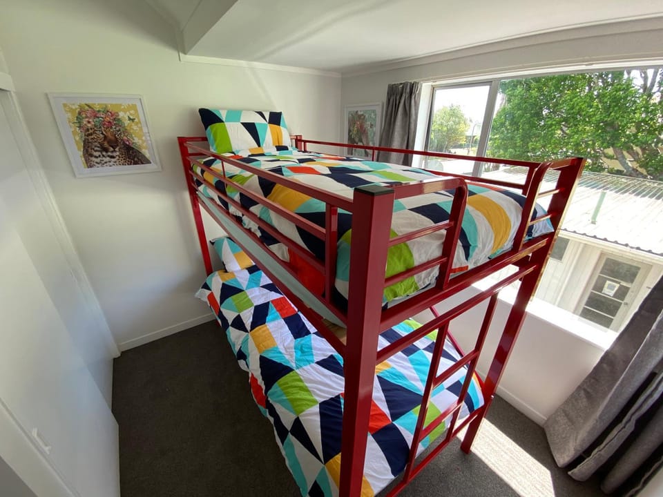Bedroom, bunk bed