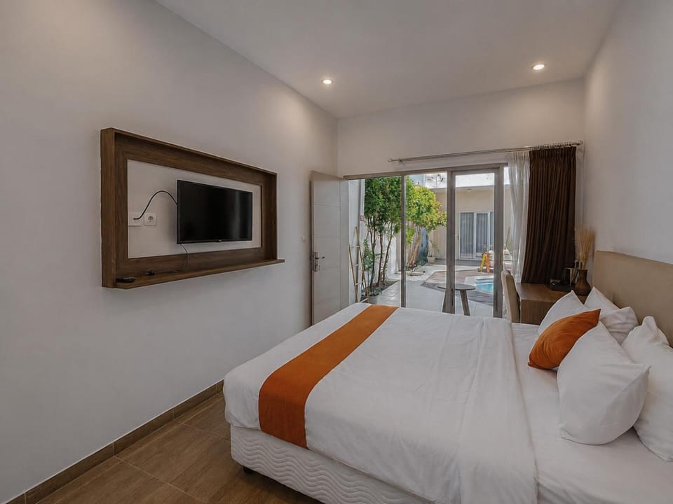 Bed, TV and multimedia, Photo of the whole room, Bedroom