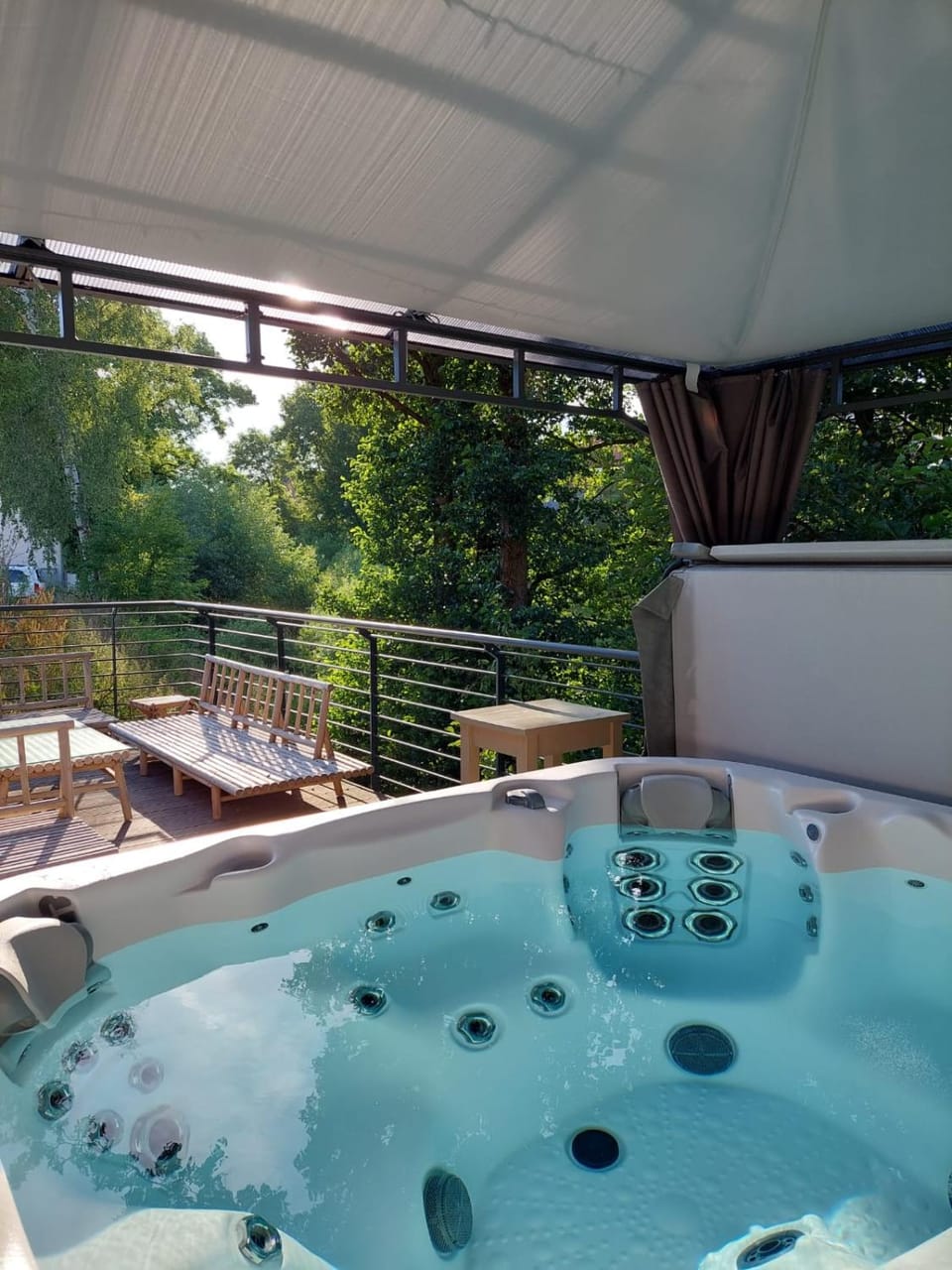 Hot Tub, Hot Tub