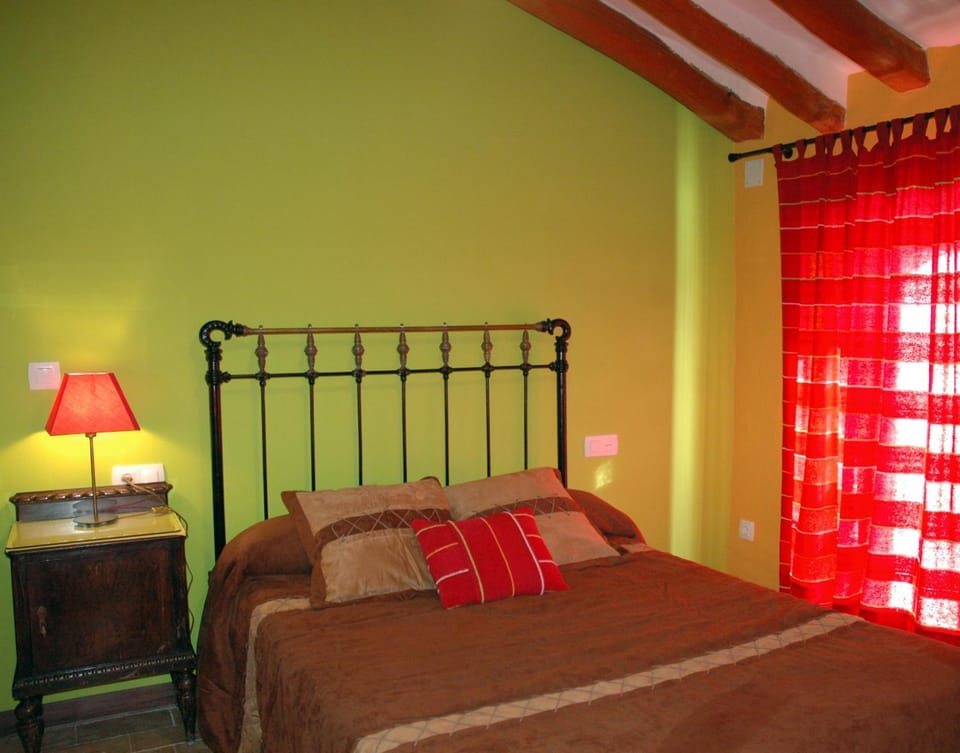 Bed, Mountain view, Area and facilities