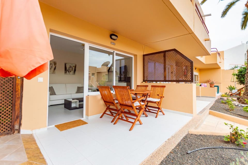 Facade/entrance, Balcony/Terrace