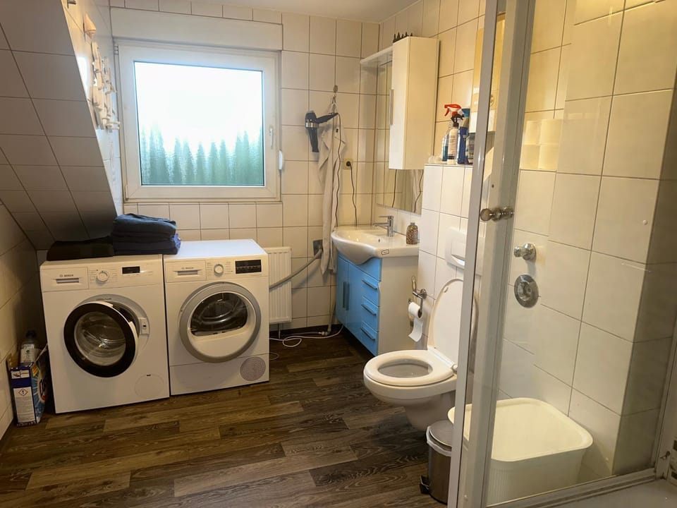 Modernes Apartment 3 mit 5 Schlafzimmer 6 einzelne Betten Apartment in Dortmund