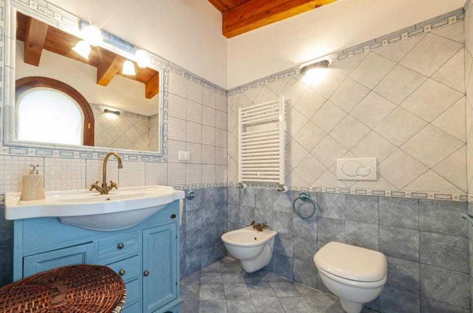 Bathroom, washing machine