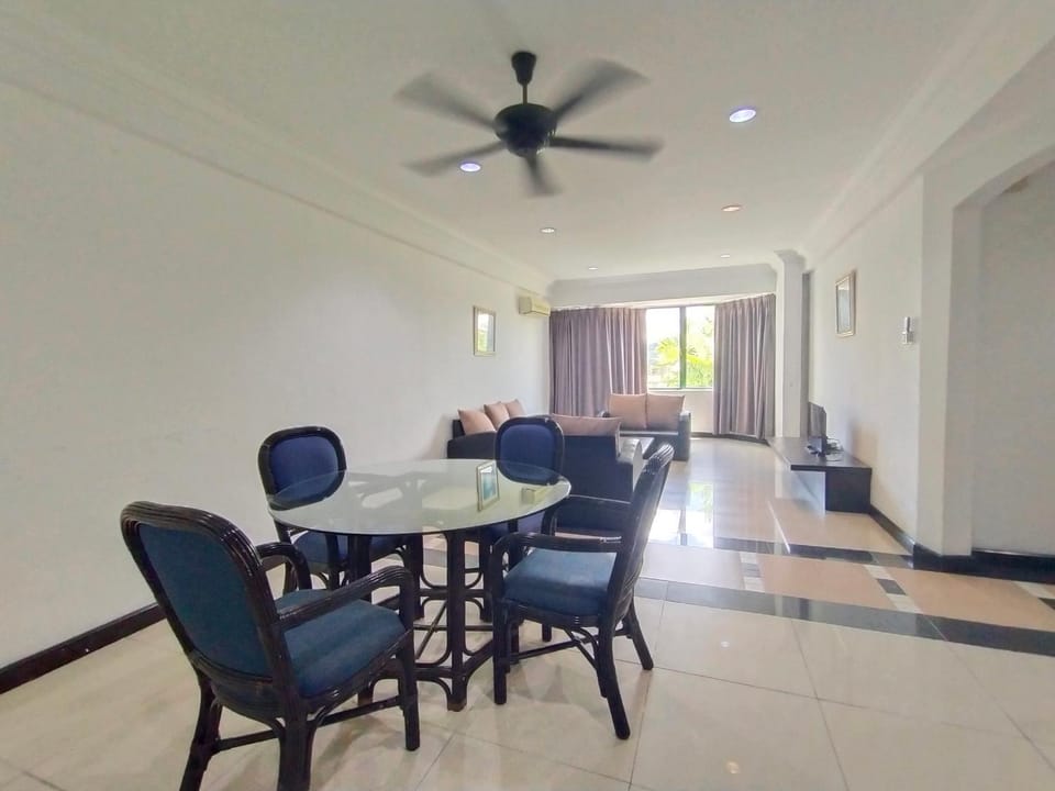 TV and multimedia, Seating area, Dining area, internet