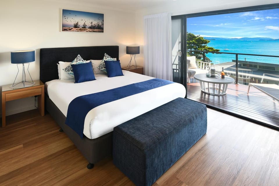 Bed, Bedroom, Sea view
