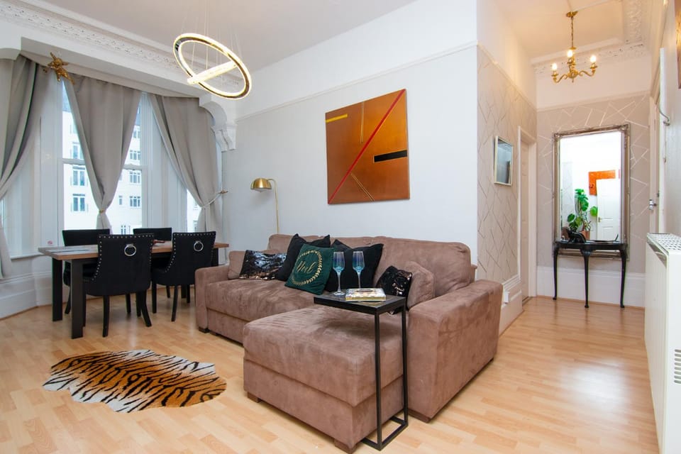 Ann Apartments opposite the Pier with sea view Apartment in Portsmouth