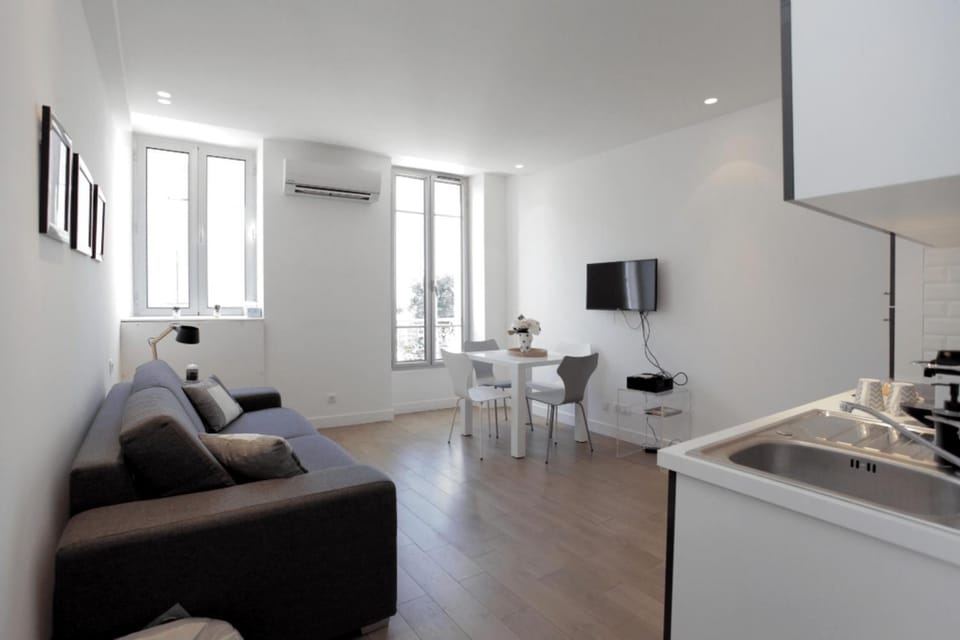 Living room, air conditioner