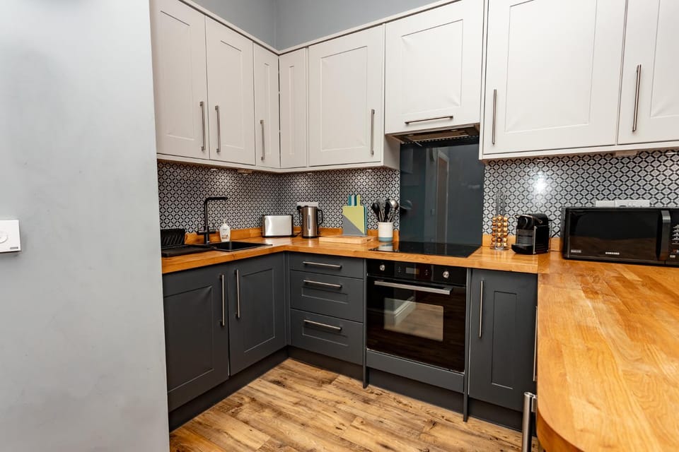 Stylish Tenby Apartment, Great Location, Parking Apartment in Wales