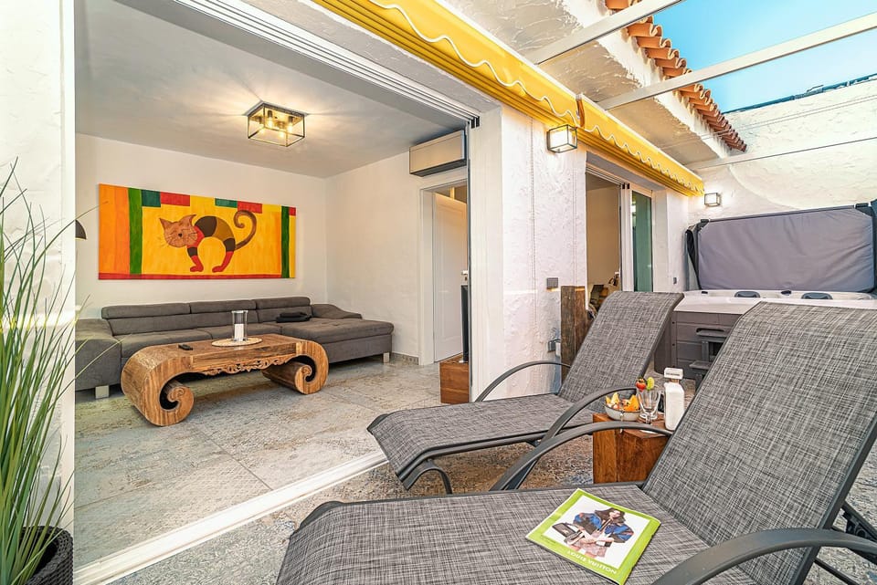 Balcony/Terrace, Living room