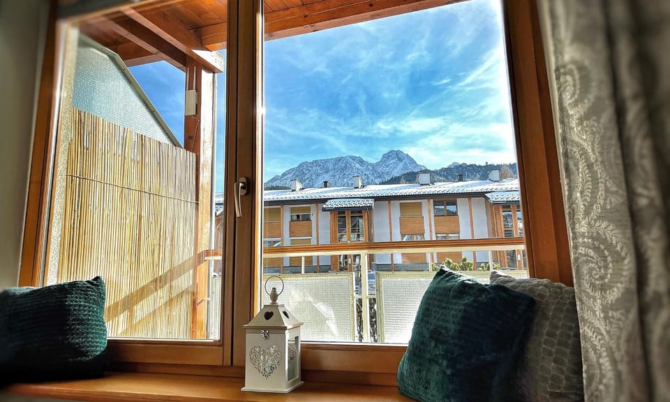 Balcony/Terrace, Mountain view