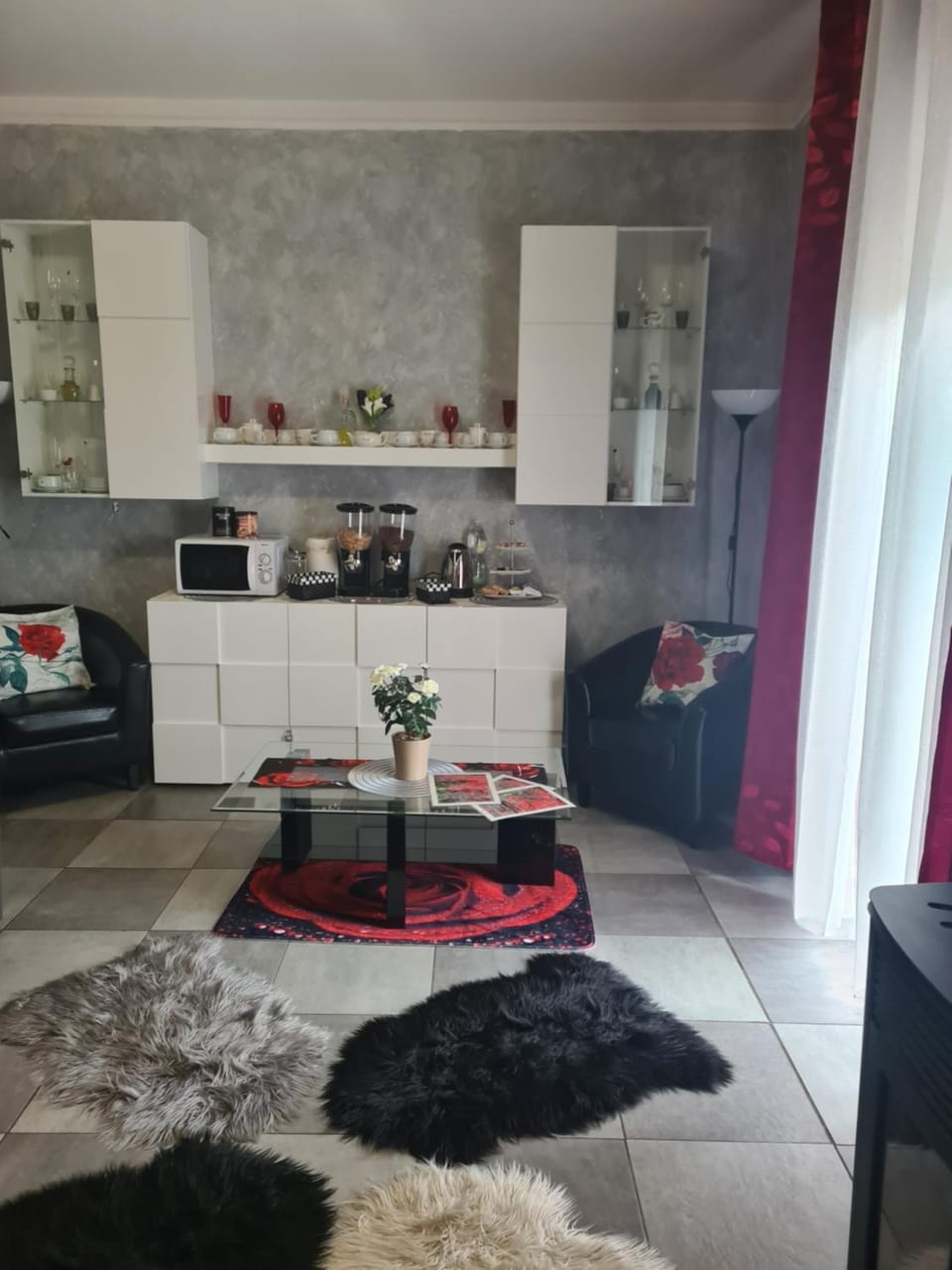 Living room, oven