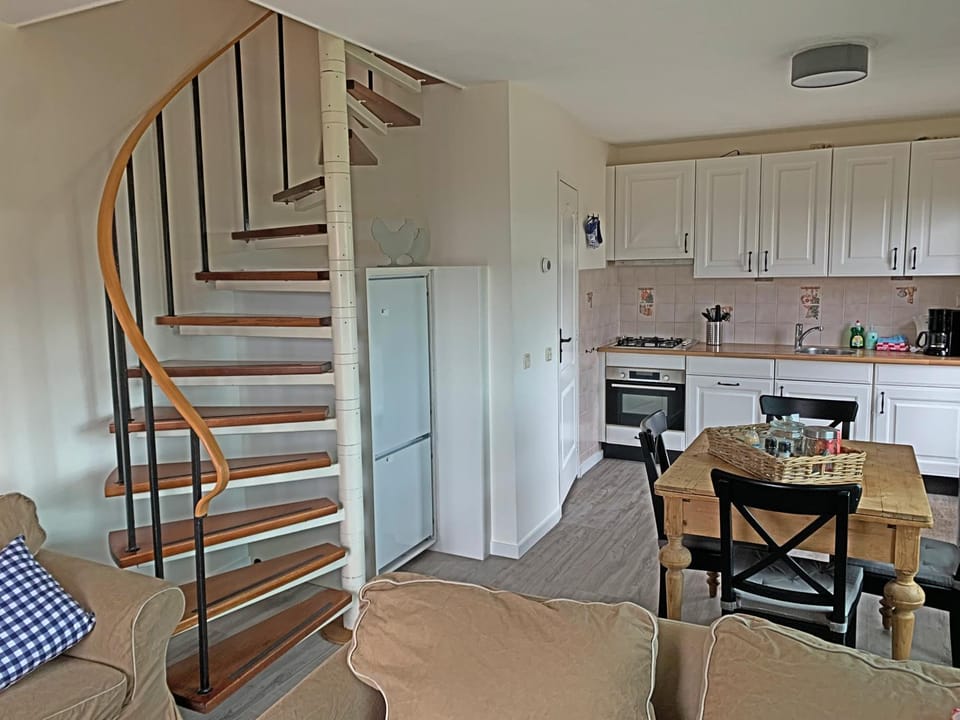 Kitchen or kitchenette, Living room, Seating area