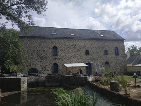 LE MOULIN DE MERAL Vacation rental in Pays de la Loire