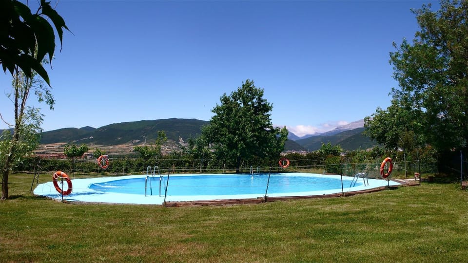 Swimming pool