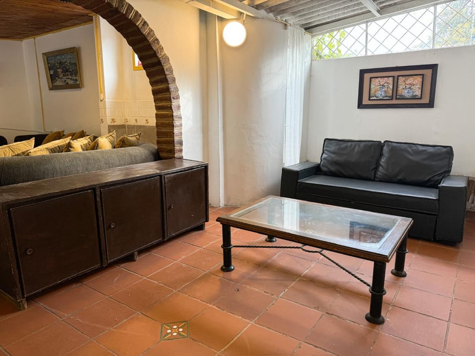 Photo of the whole room, Seating area