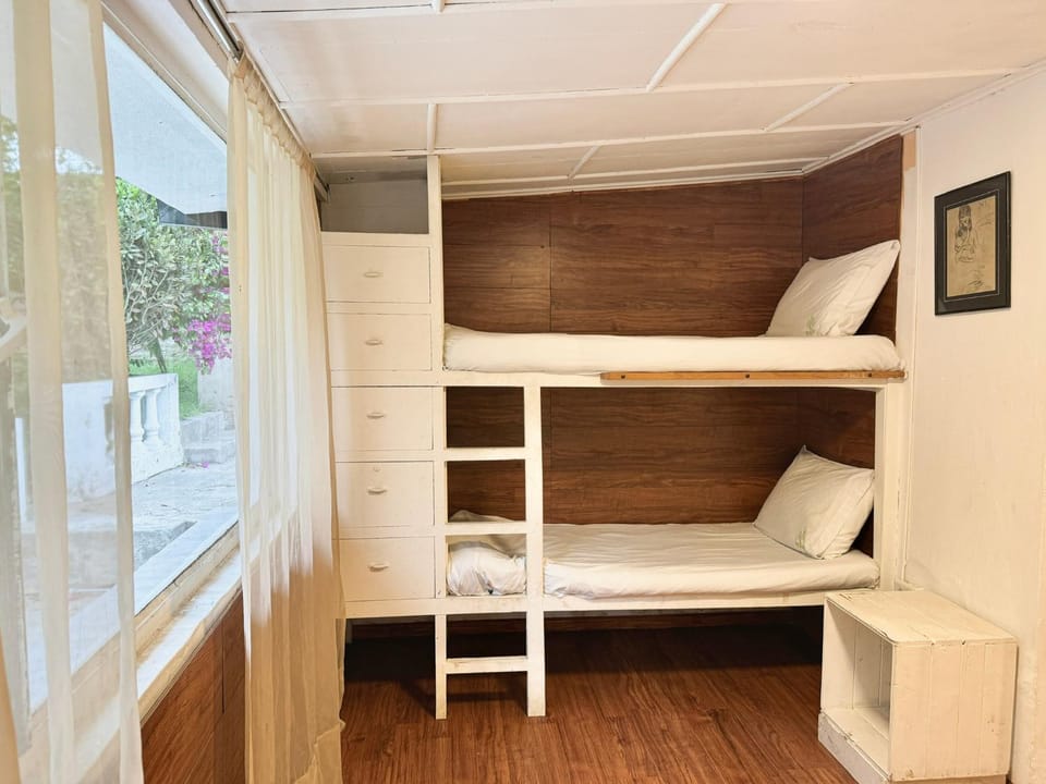 Bedroom, bunk bed