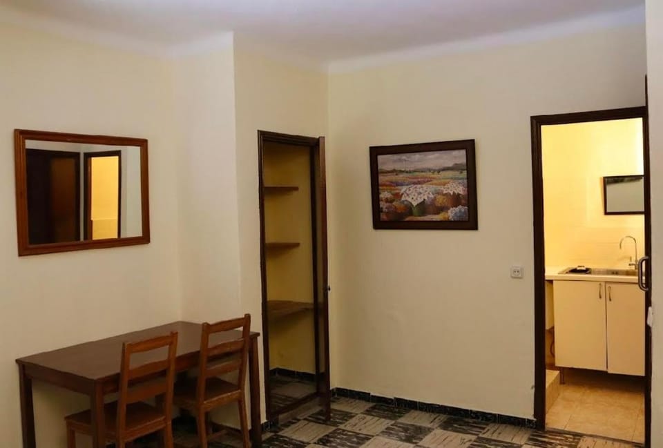 Hostal Atlanta Bed and Breakfast in S'Arenal
