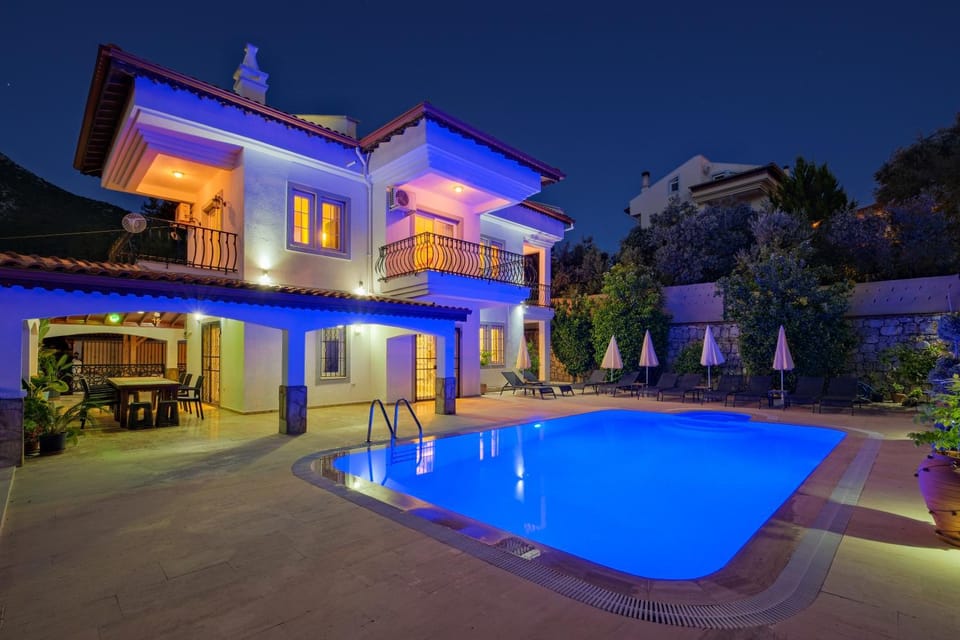 Night, Pool view, Swimming pool, sunbed