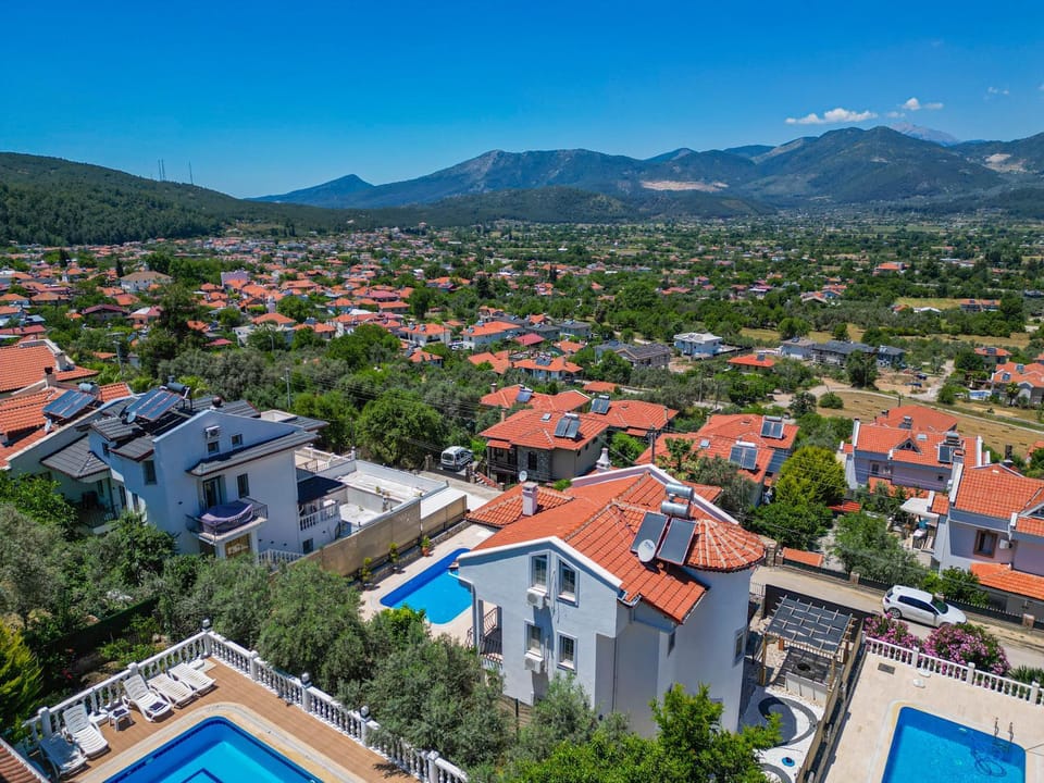 Property building, Natural landscape, City view, Mountain view, Pool view, Swimming pool