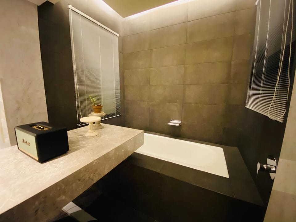 Bathroom, Bath