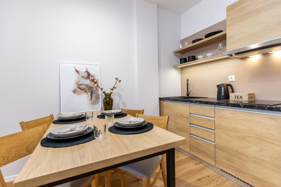 Coffee/tea facilities, Kitchen or kitchenette, Dining area