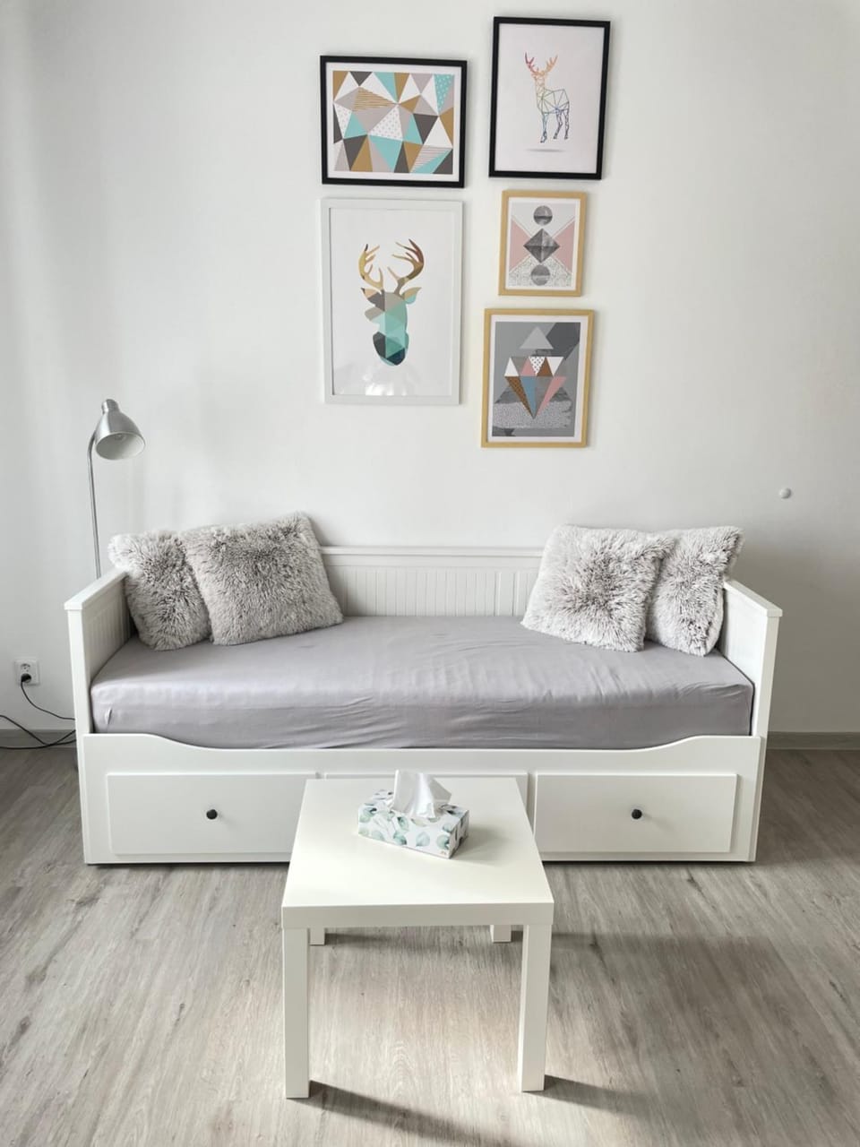 Bed, Living room