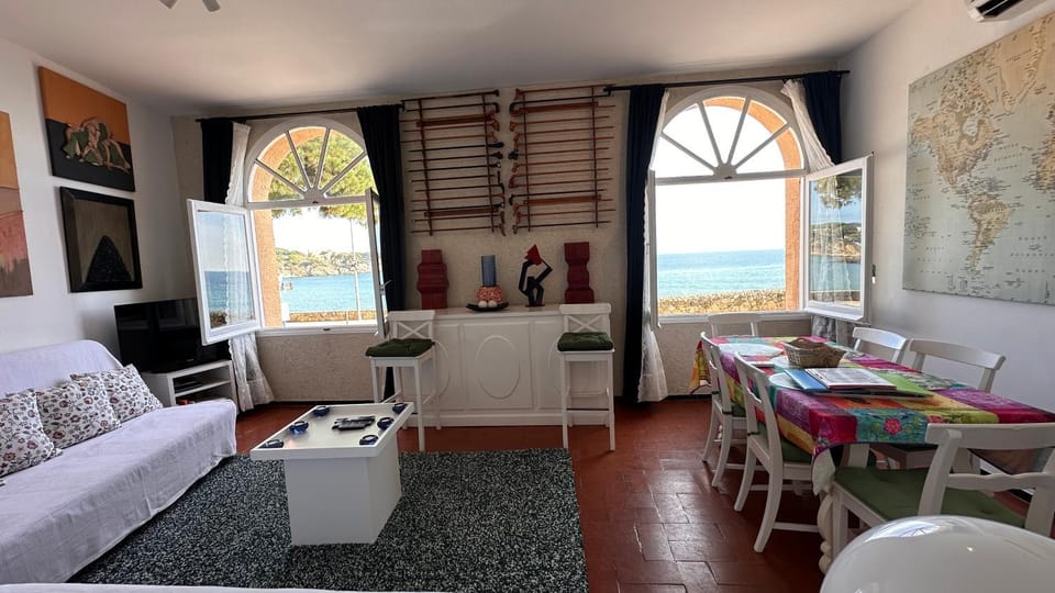 Living room, Dining area, Sea view