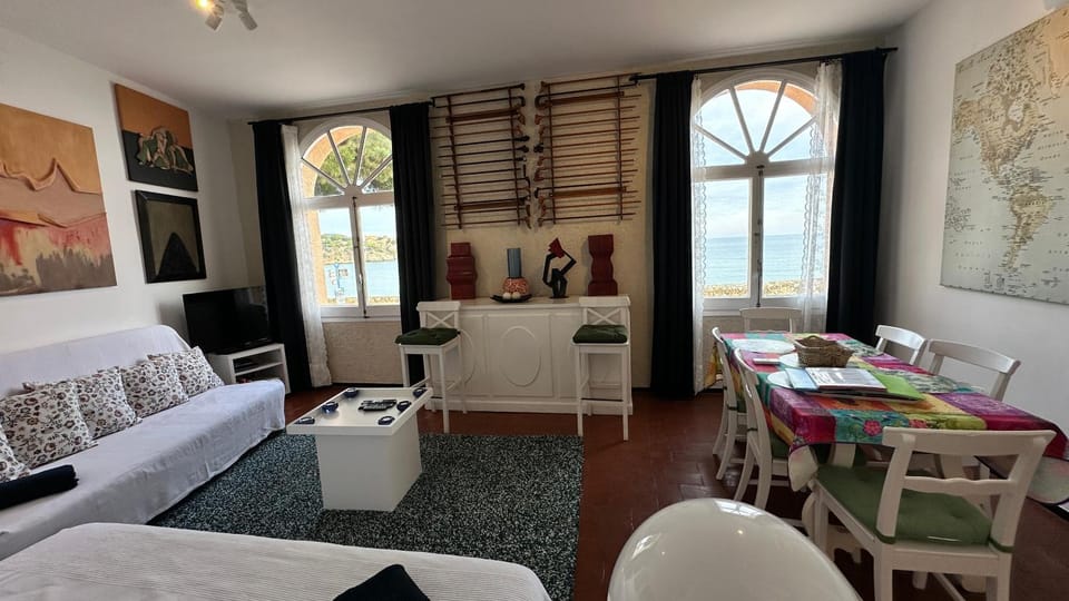 Living room, Dining area, Sea view
