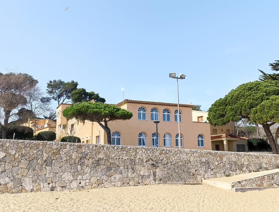 Facade/entrance, Beach