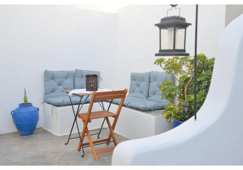 Tsakonas Plakes Studios Apartment in Milos