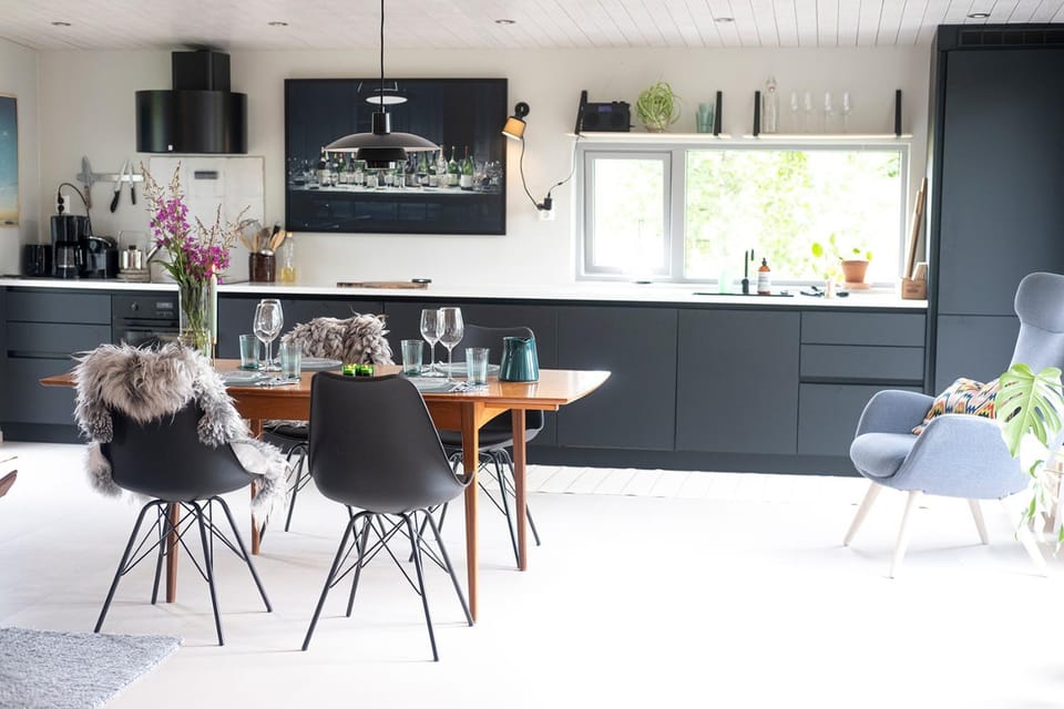 Dining area, kitchen