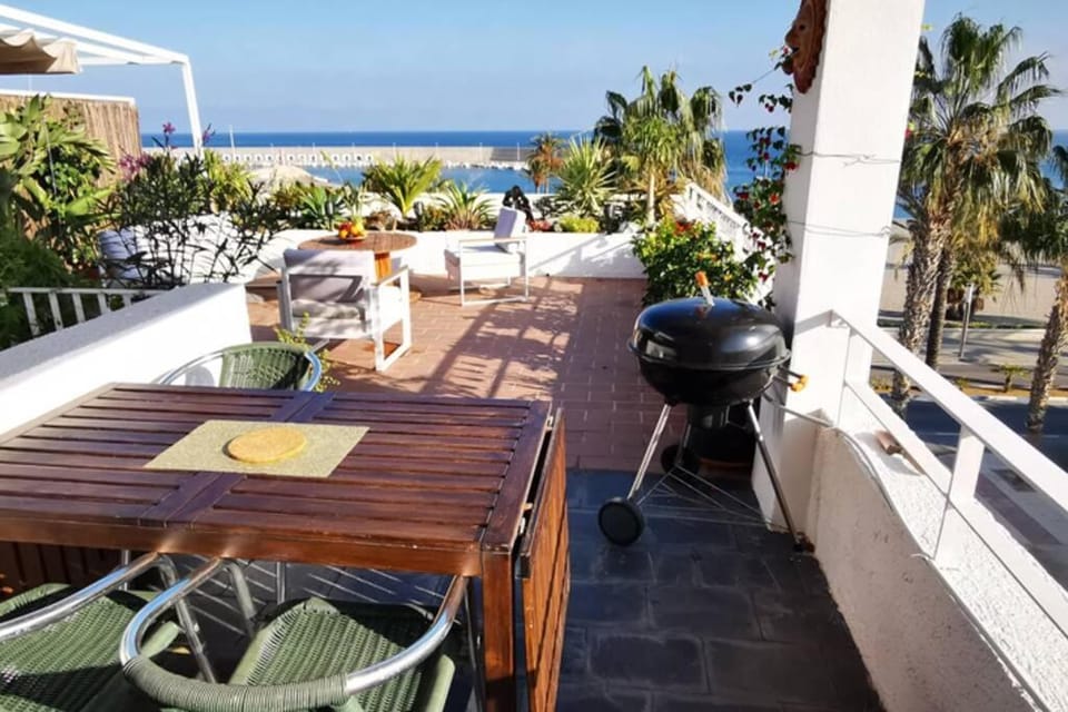 Day, Natural landscape, View (from property/room), Balcony/Terrace, Seating area, Dining area, Sea view