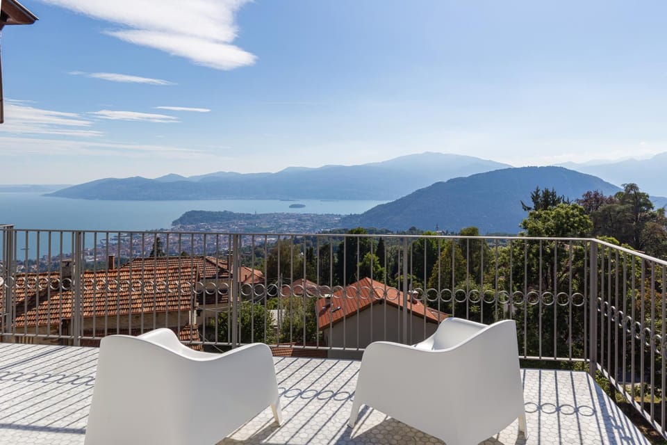 Nearby landmark, Day, Natural landscape, View (from property/room), Balcony/Terrace, Lake view, Mountain view, Sea view