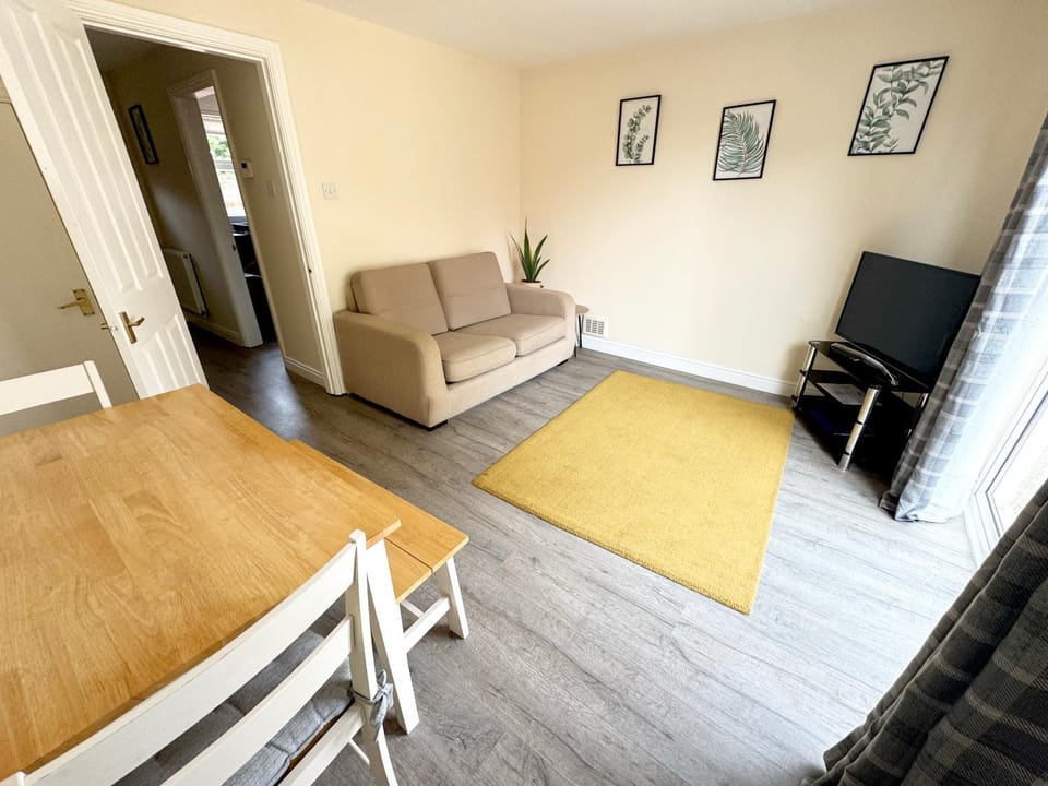 TV and multimedia, Living room, Dining area, internet